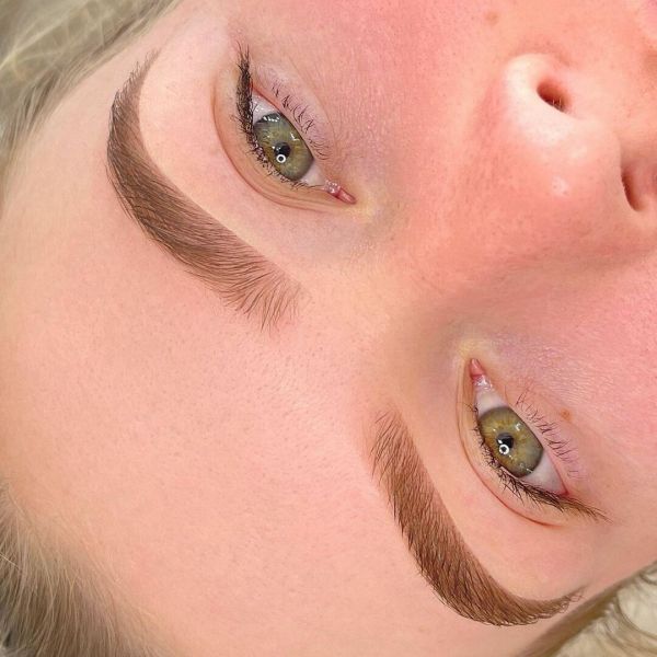 Entre Cejas y Pestañas