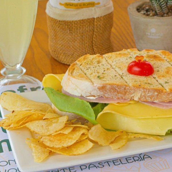 Milhojas Bakery Manantiales