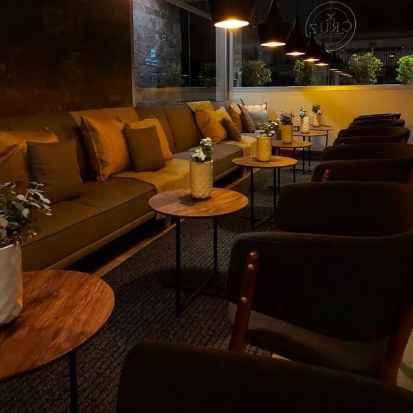 Cruz Resto Lounge