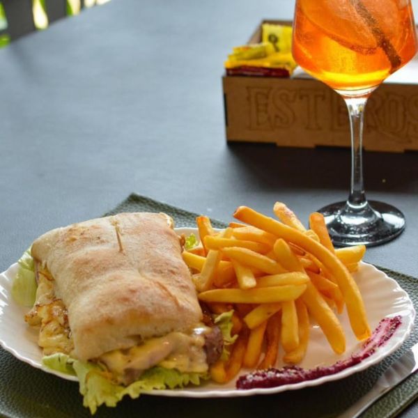 Esteros Resto y Café